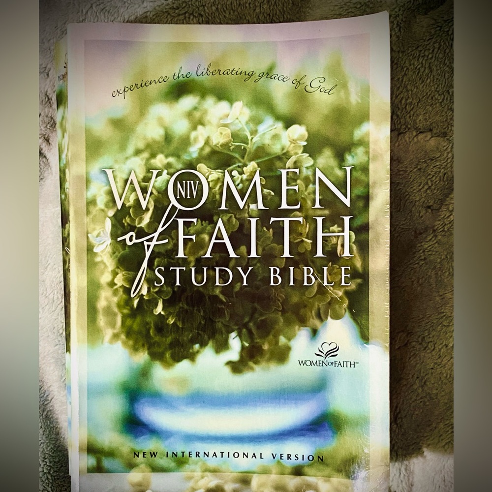 🆕 WOMEN of FAITH Study Bible NIV 🙏🏻 Paperback